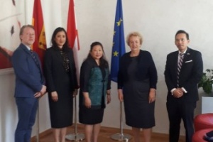 Ambassador Sriswasdi visited Burgenland Region and had a productive meeting with Ms. Verena Dunst, President of the State Parliament, during which both sides exchanged views on the COVID-19 situation in Thailand and Austria, as well as the role of the Pa